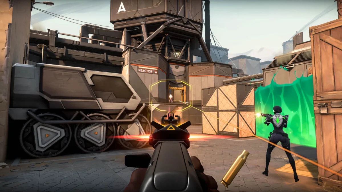 player improving his aim in Valorant